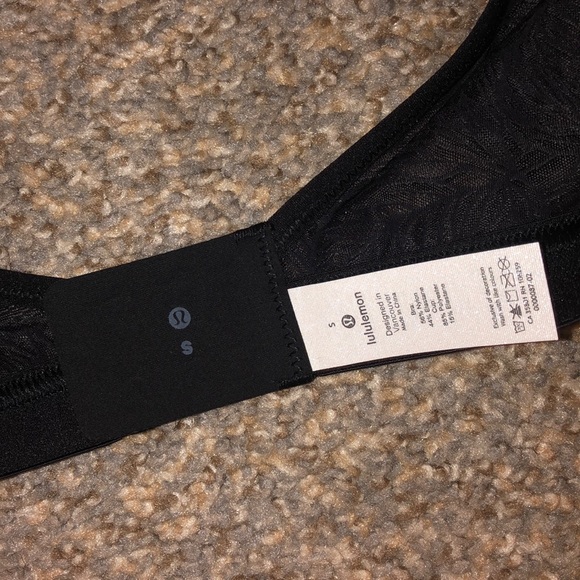 Lululemon shadow mesh bra. Small - Picture 3 of 6
